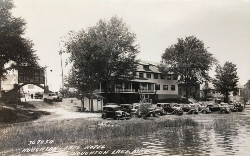 Houghton Lake Hotel (Houghton Lake Tavern) - Historical Photo